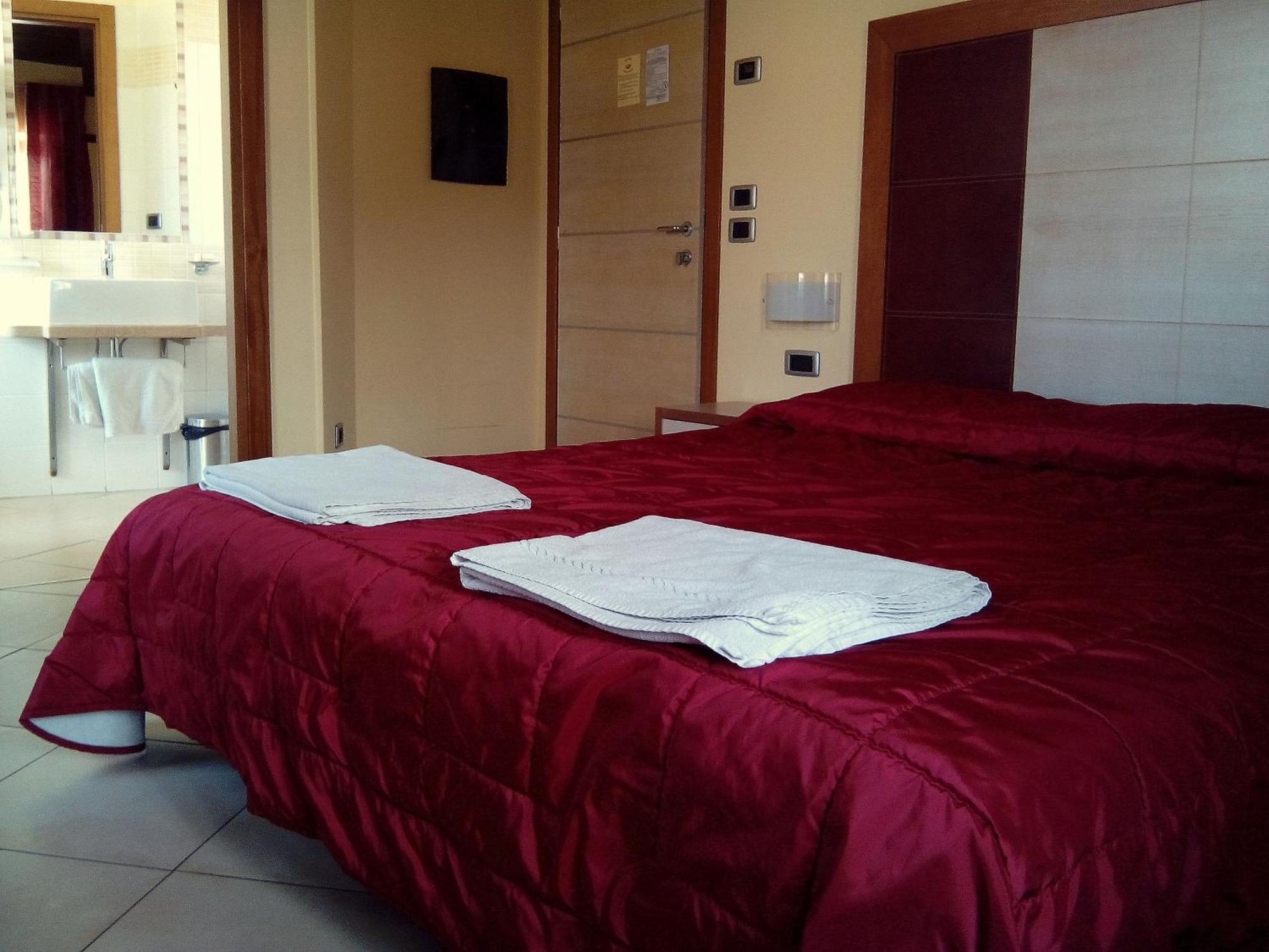Hotel Conte Ruggero Serra San Bruno Room photo