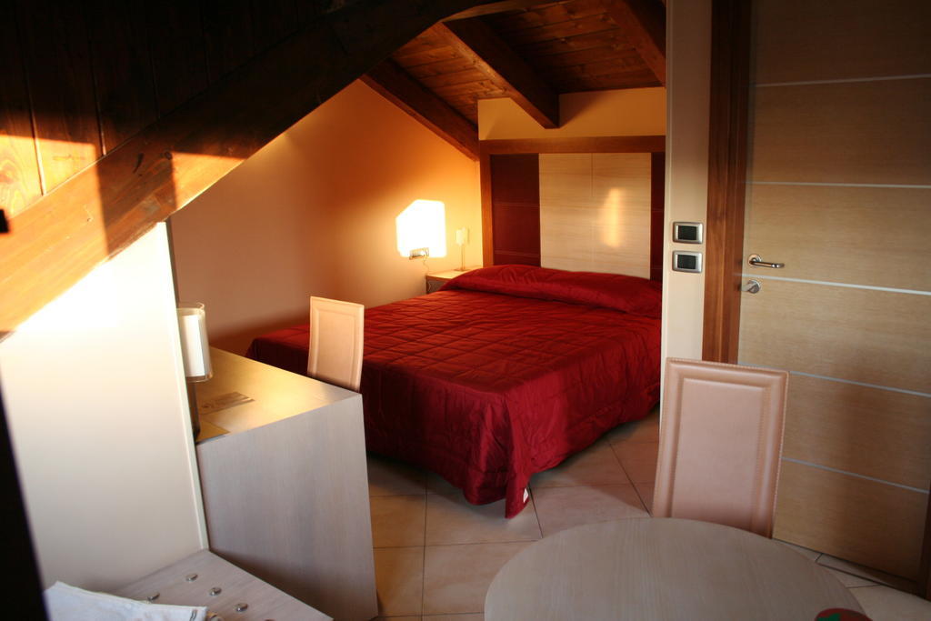 Hotel Conte Ruggero Serra San Bruno Room photo