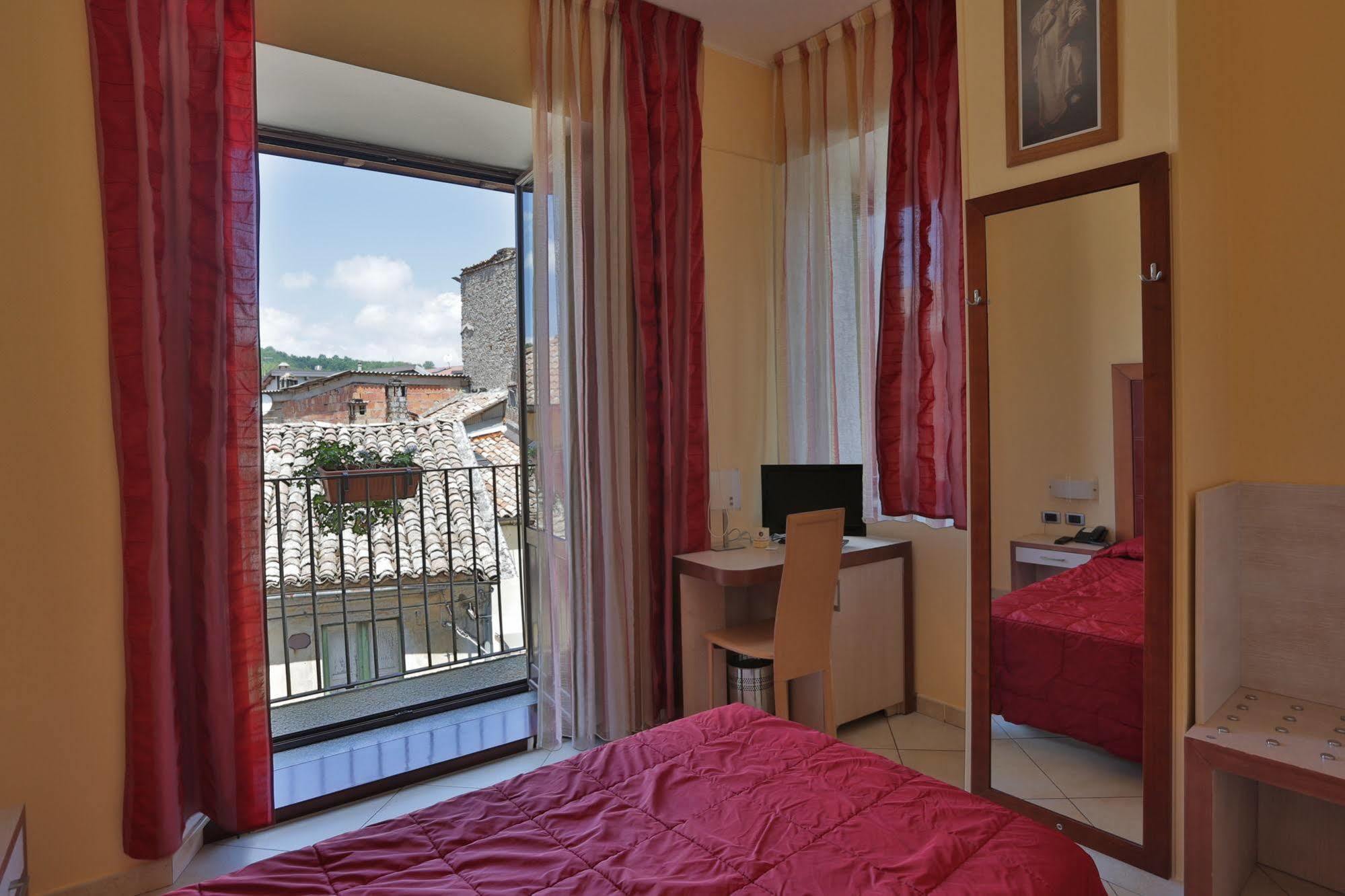Hotel Conte Ruggero Serra San Bruno Exterior photo