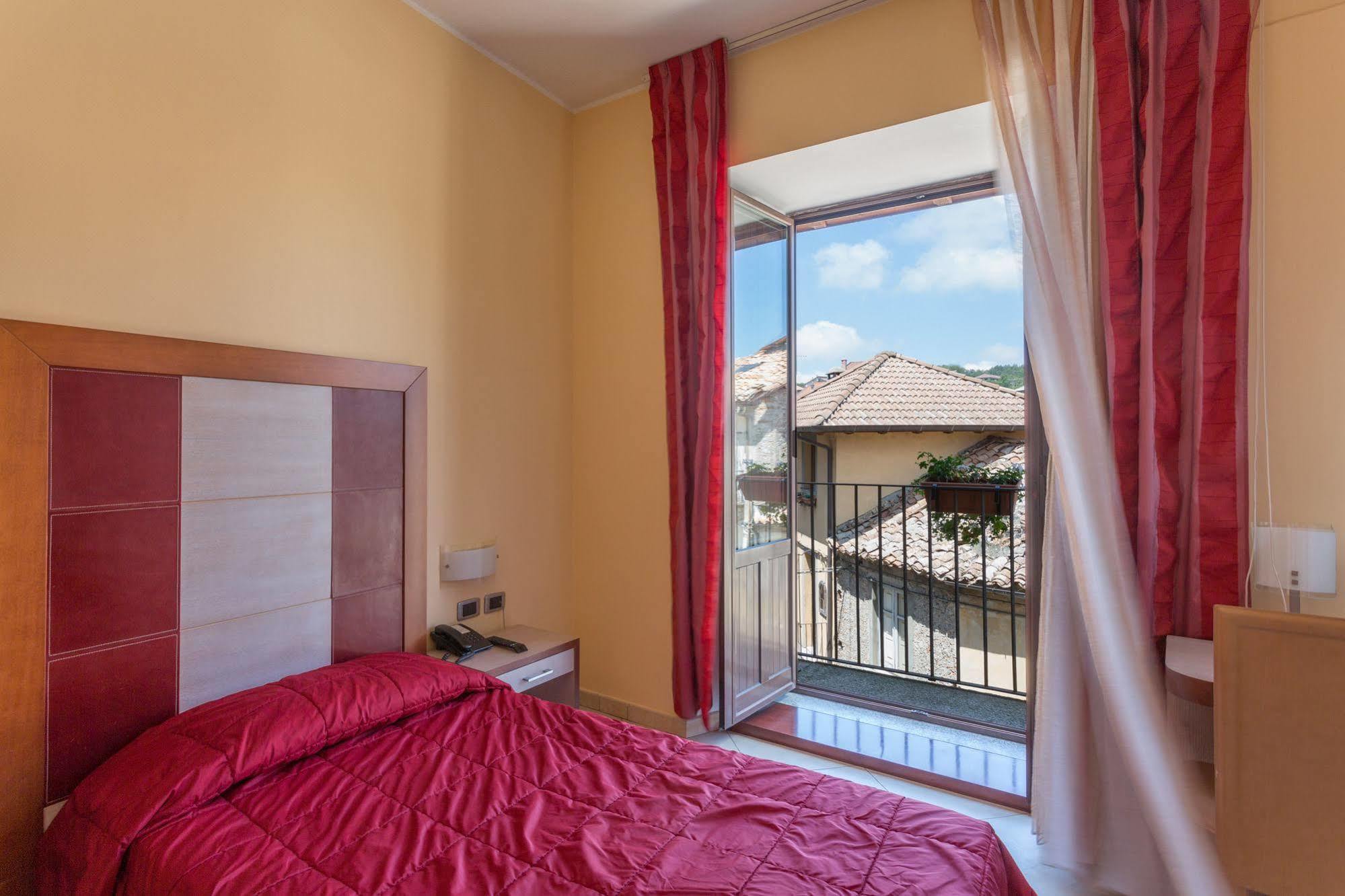 Hotel Conte Ruggero Serra San Bruno Exterior photo